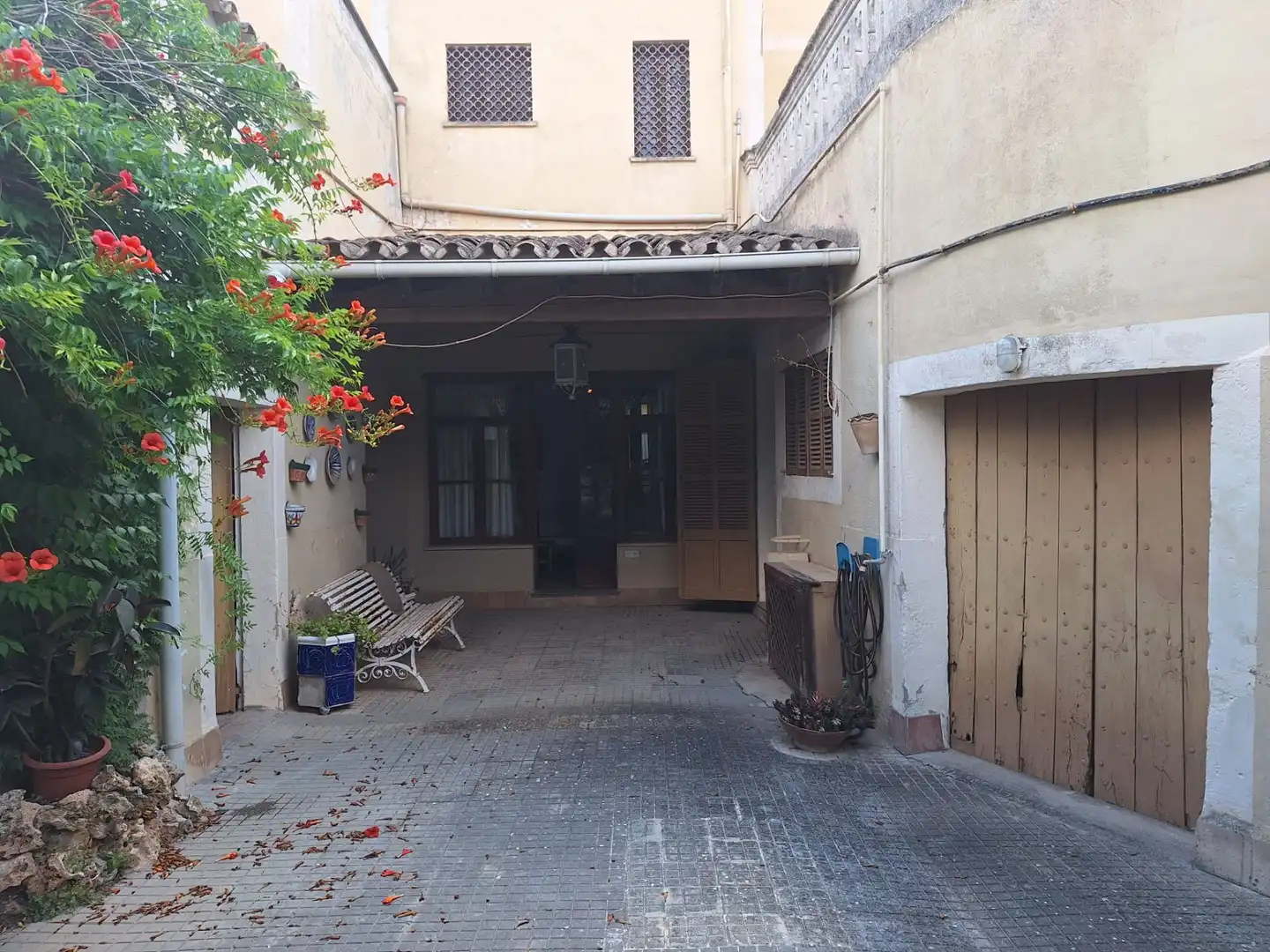 Vista exterior de Casa adosada en venda en Algaida amb Jardí privat i Traster