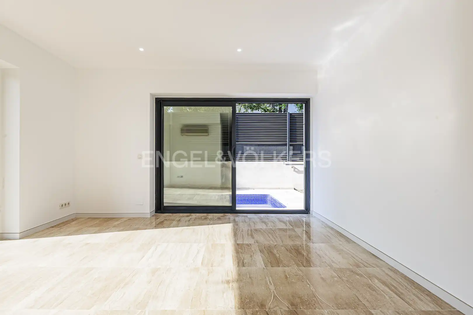Swimming pool of Houses for sale in Sant Cugat del Vallès  with Air Conditioner, Heating and Private garden