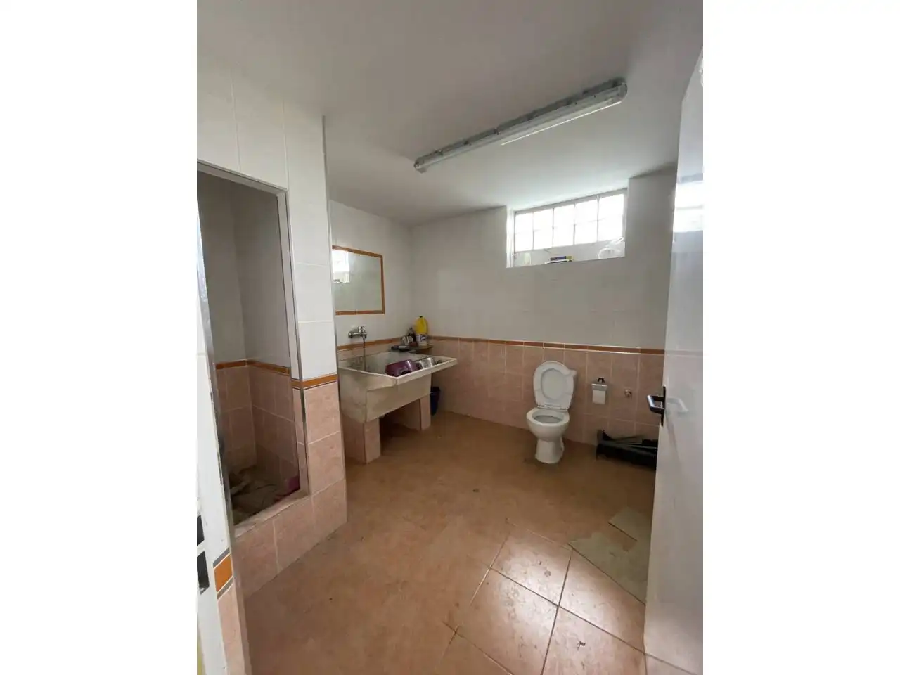 Bany de Casa o xalet en venda en Oviedo  amb Calefacció, Jardí privat i Terrassa