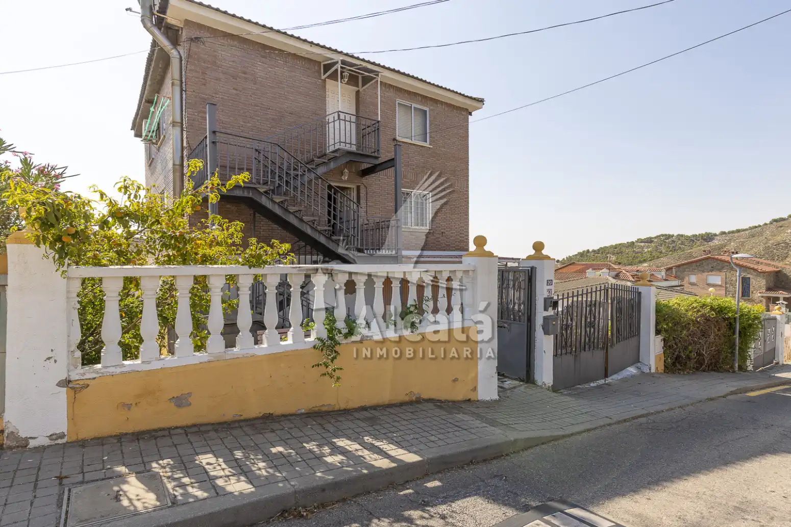 Vista exterior de Casa o xalet en venda en Villalbilla amb Aire condicionat, Calefacció i Jardí privat