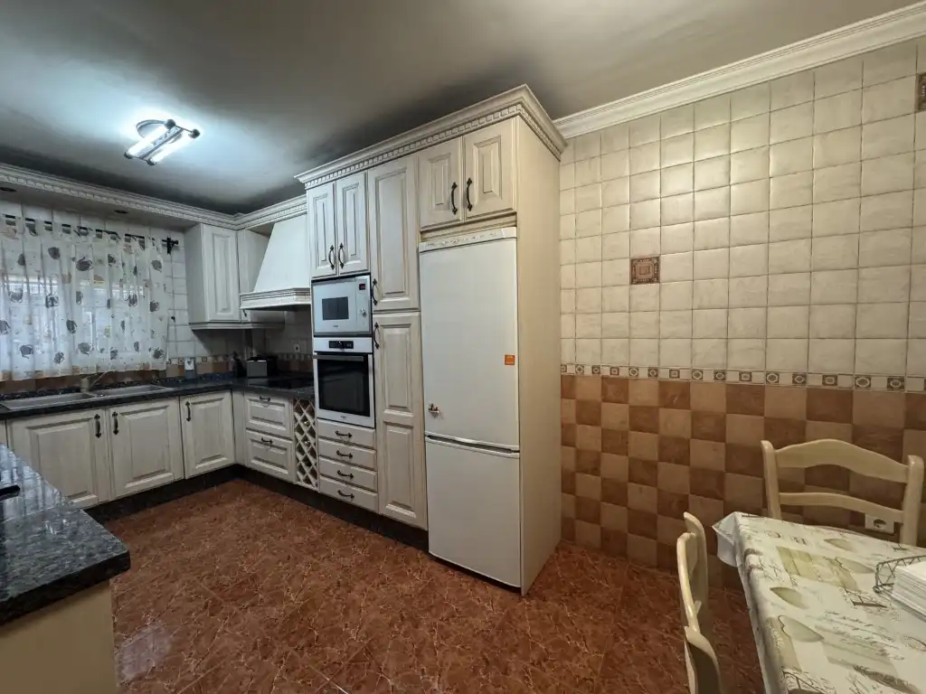 Cuina de Casa o xalet en venda en Estepona amb Forn i Rentadora