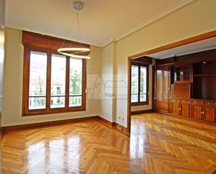 Living room of Flat to rent in Vigo   with Heating, Parquet flooring and Balcony