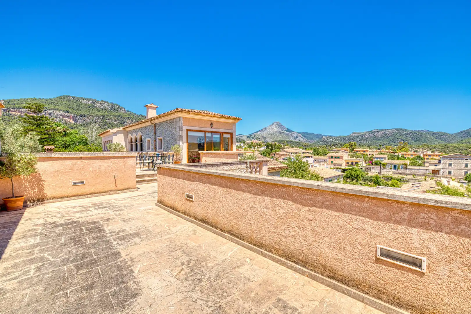 Exterior view of Houses for sale in Calvià  with Private garden