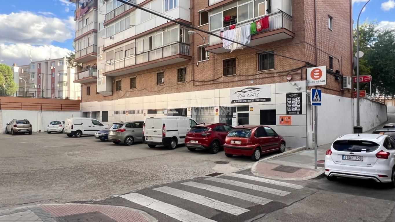 Vista exterior de Local en venda en  Madrid Capital
