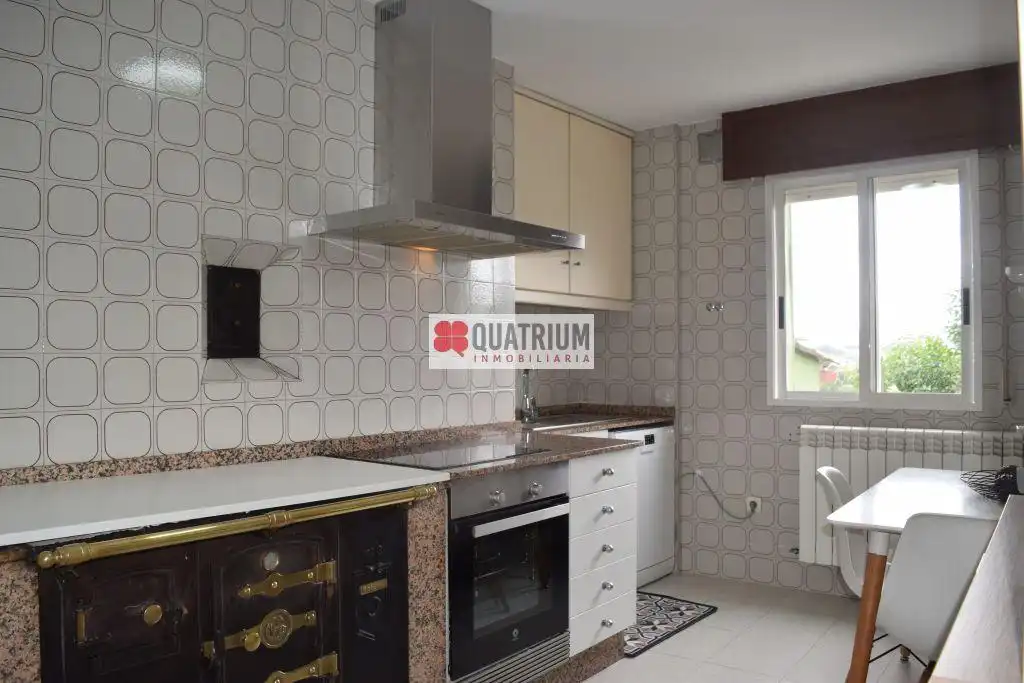 Cocina de Casa o chalet en venta en Santiago de Compostela  con Jardín privado y Trastero