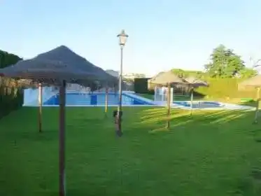 Piscina de Pis en venda en Sanlúcar la Mayor amb Aire condicionat, Piscina i Moblat