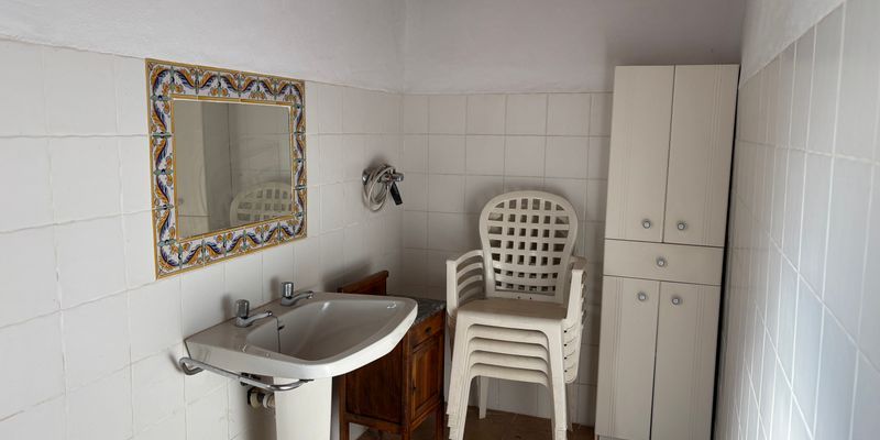 Bany de Finca rústica en venda en Confrides amb Jardí privat