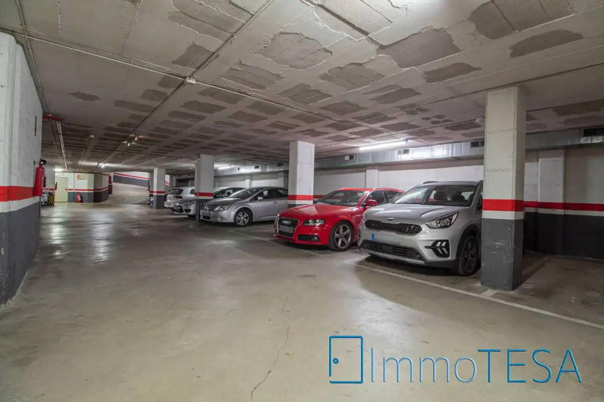 Parking for sale in Centre - Sant Oleguer, imagen 3