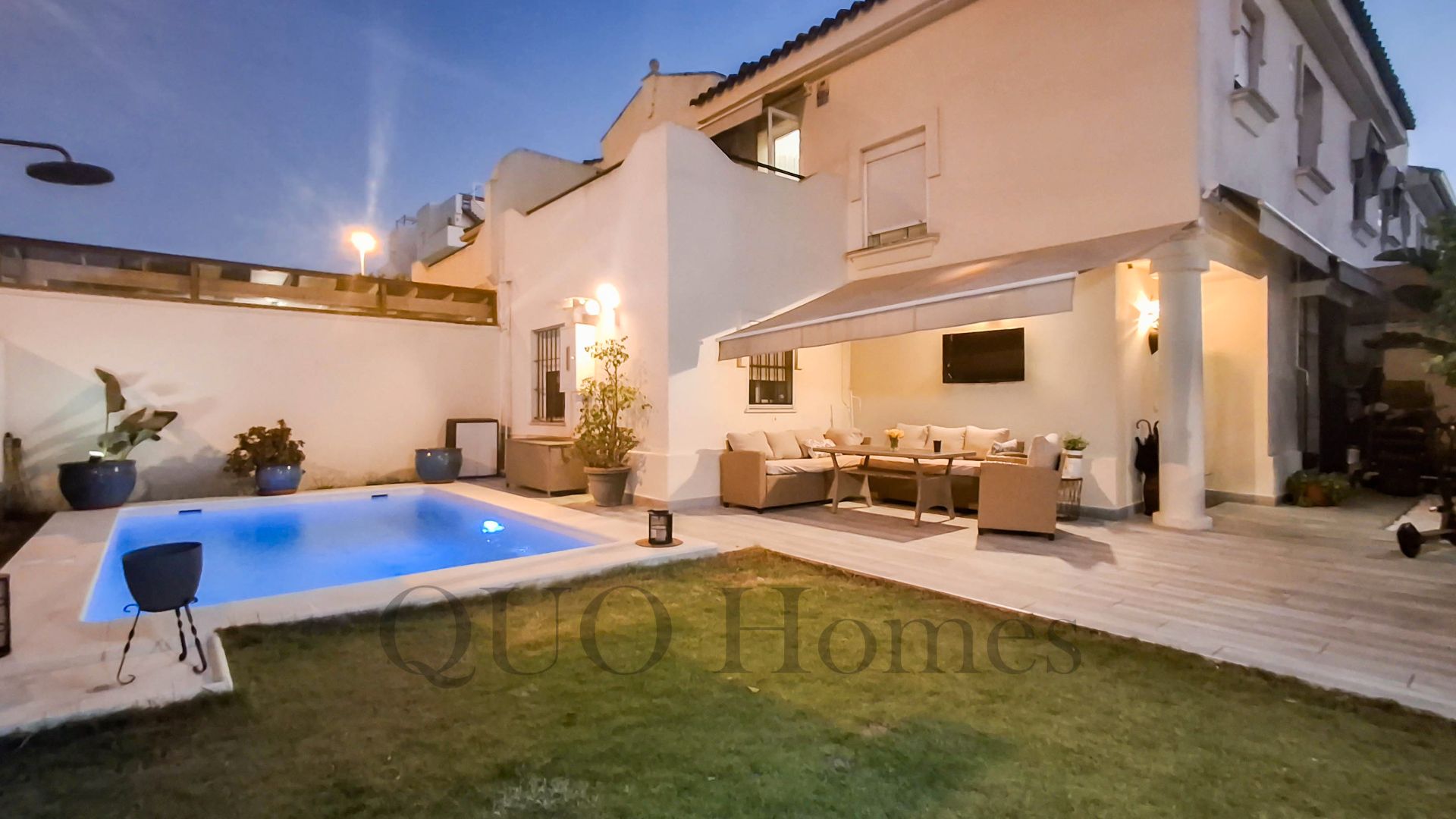 Vista exterior de Casa adosada en venda en Jerez de la Frontera amb Aire condicionat i Terrassa