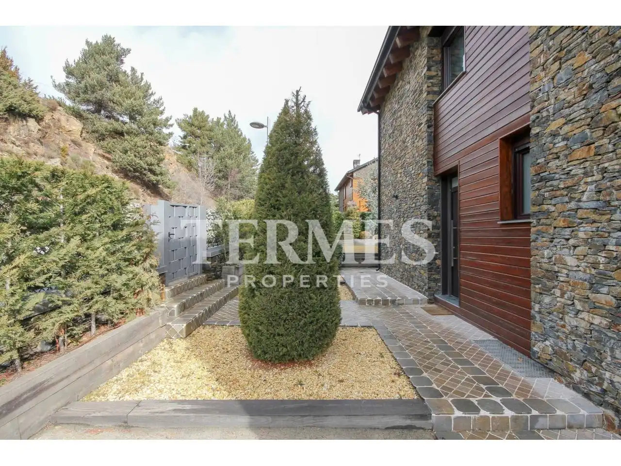 Vista exterior de Casa o chalet en venta en Alp con Calefacción, Jardín privado y Terraza