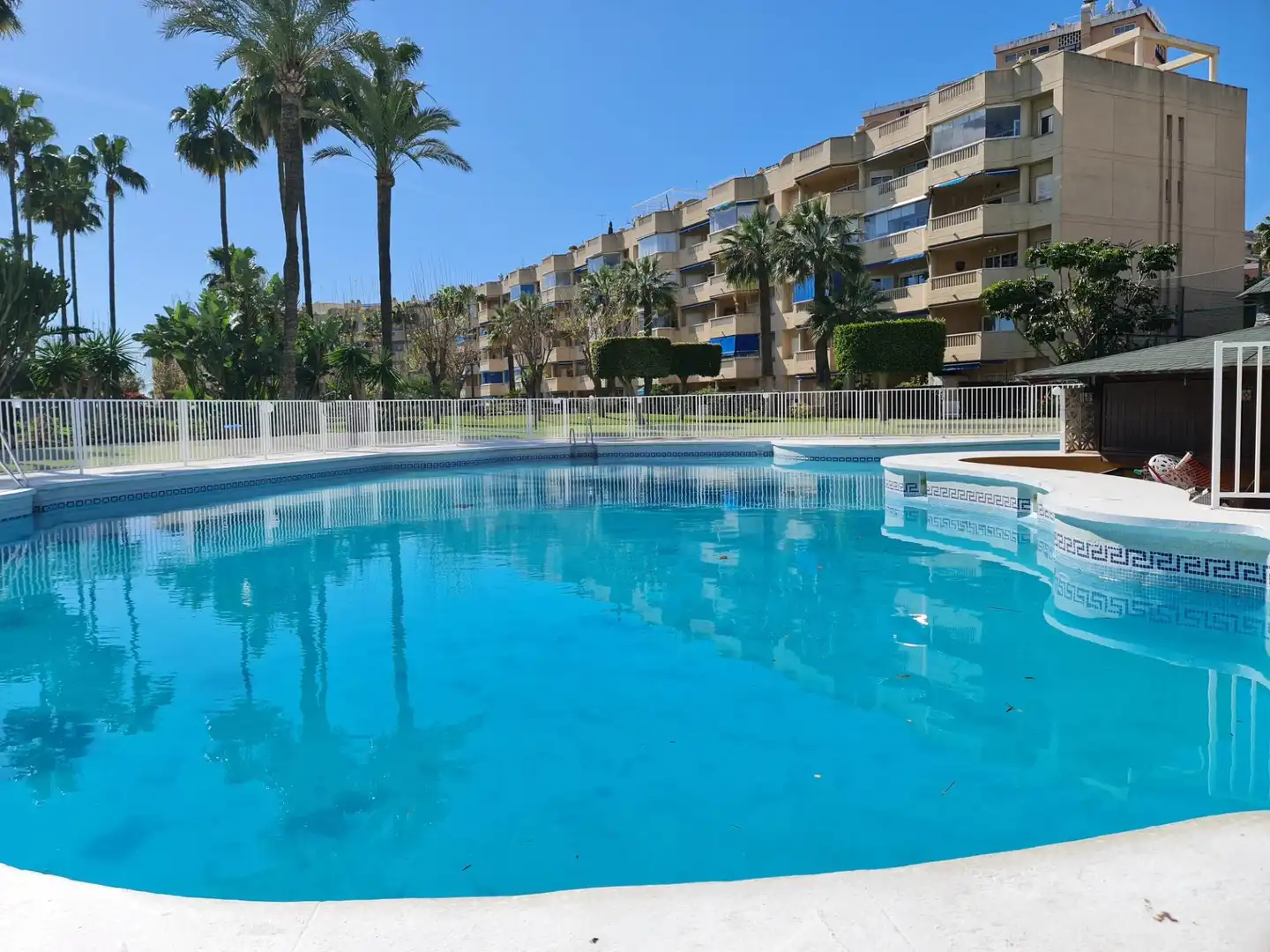 Piscina de Piso en venta en Torremolinos con Aire acondicionado, Calefacción y Jardín privado