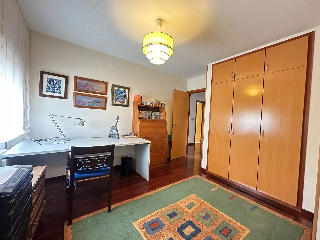 Habitación de Casa o chalet en venta en Santiago de Compostela  con Calefacción, Jardín privado y Parquet
