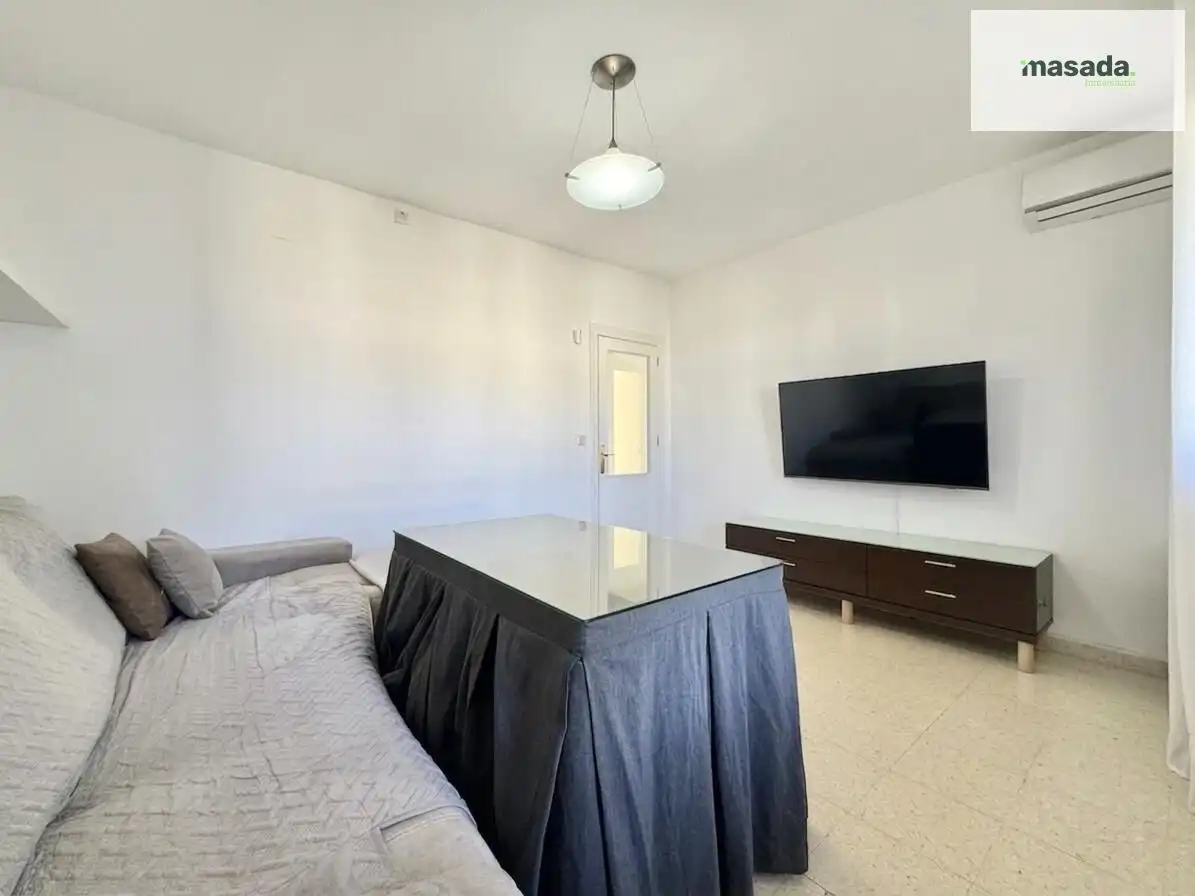 Living room of Flat for sale in Granada  with Air Conditioner, Storage room and Balcony
