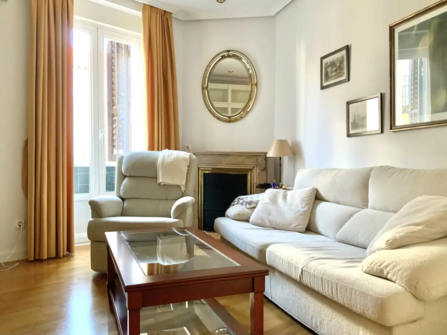 Living room of Flat for rent in Madrid  with Air Conditioner, Heating and Furnished