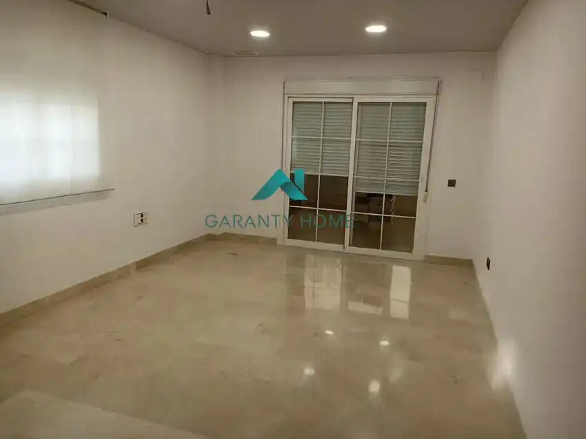 Office for rent in Estepona  with Air Conditioner
