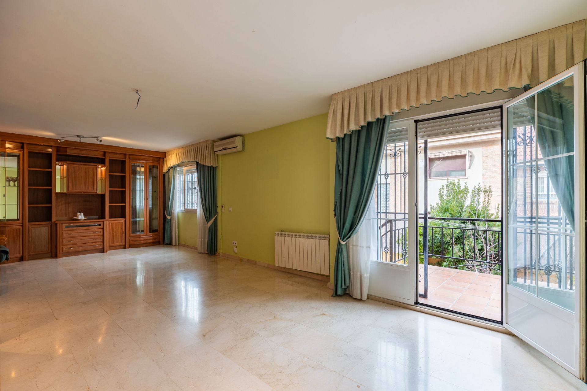 Casa adosada en venta en Pintores - Ferial
