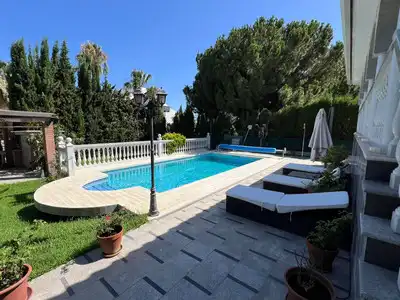 Chalet con piscina en venta en Calle de la Gaviota, 29604 Marbella, imagen 2
