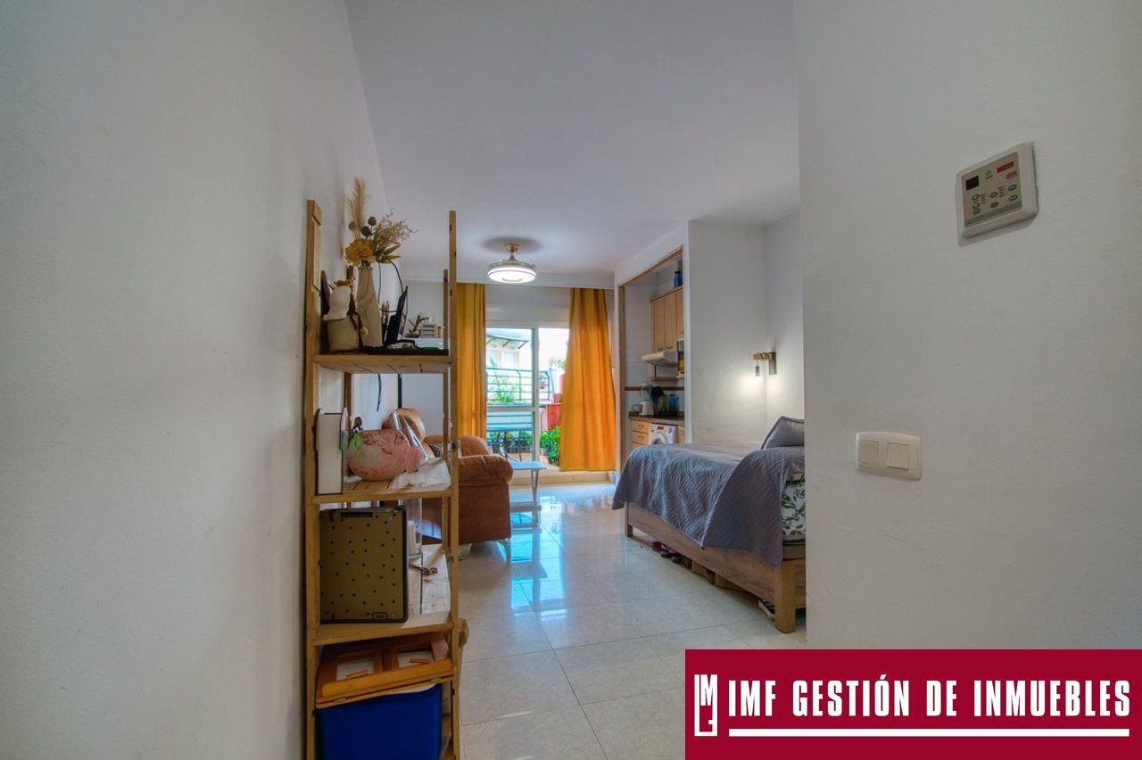 Dormitori de Estudi en venda en Rincón de la Victoria amb Terrassa, Moblat i Piscina comunitària