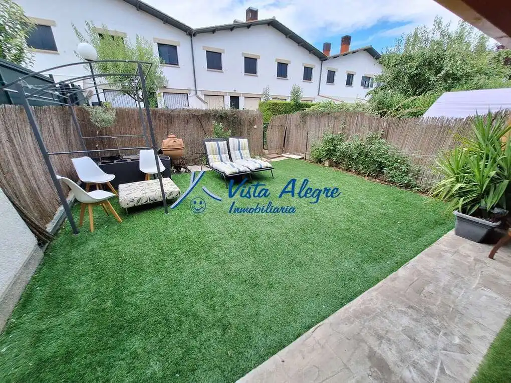 Garten von Einfamilien-Reihenhaus zum Verkauf in Haro mit Klimaanlage, Heizung und Terrasse