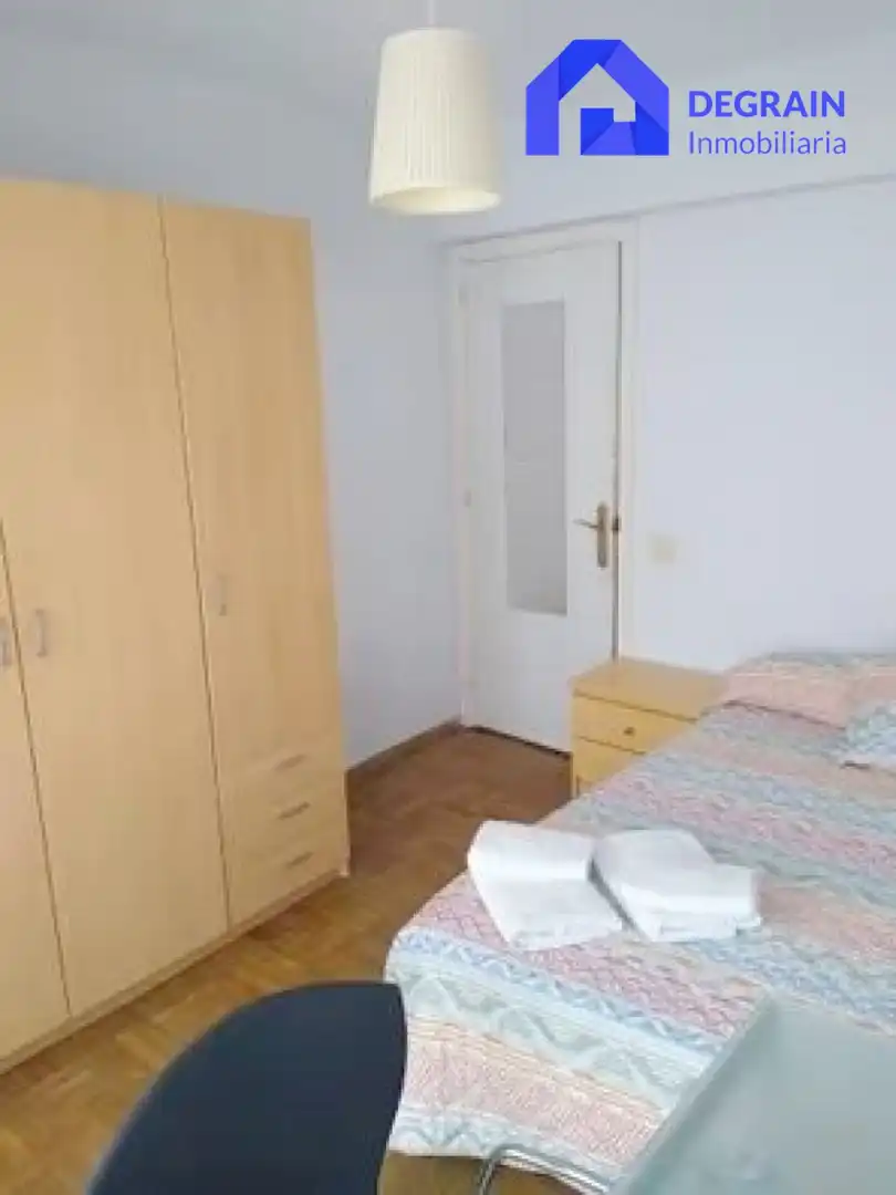 Schlafzimmer von Wohnung zur Miete in Oviedo  mit Möbliert