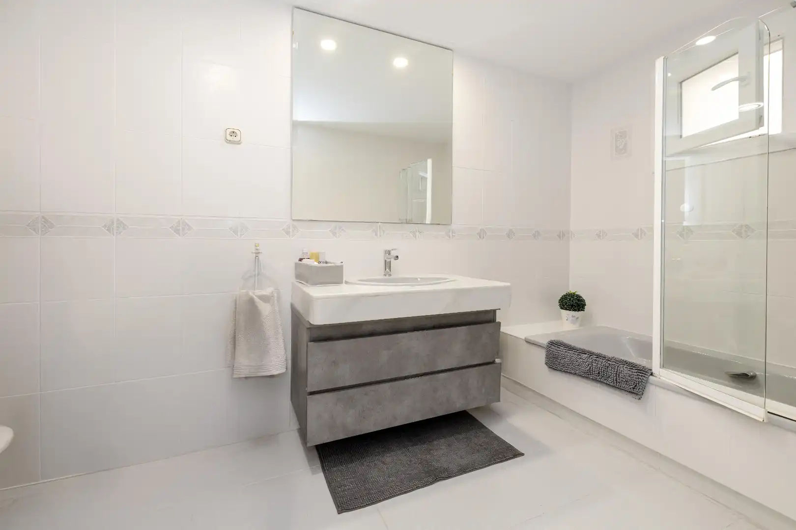Badezimmer von Wohnung zum Verkauf in Málaga mit Klimaanlage, Privatgarten und Abstellraum