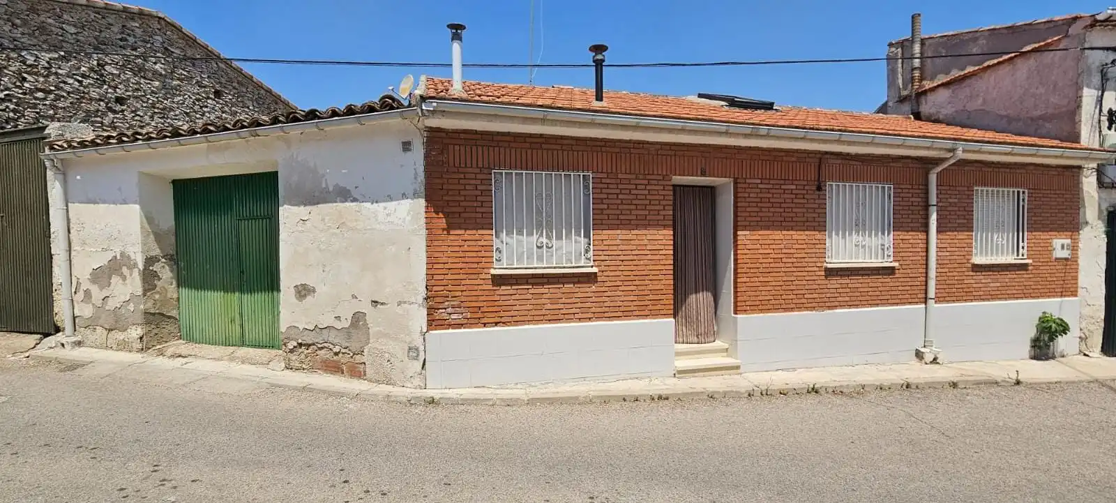 Vista exterior de Casa o xalet en venda en Mazuecos amb Calefacció i Moblat