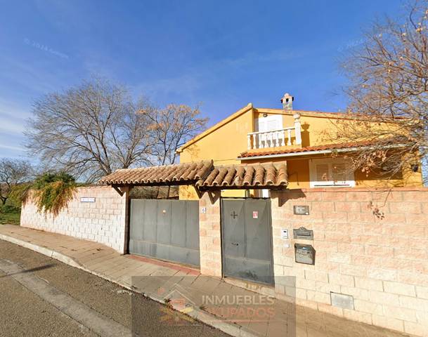 Casa-chalet en Venta en  Acuario, 6 en Cobisa
