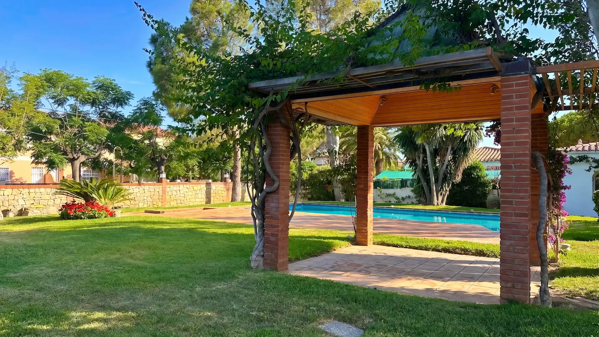 Piscina de Casa o xalet en venda en Mont-roig del Camp amb Aire condicionat, Jardí privat i Terrassa