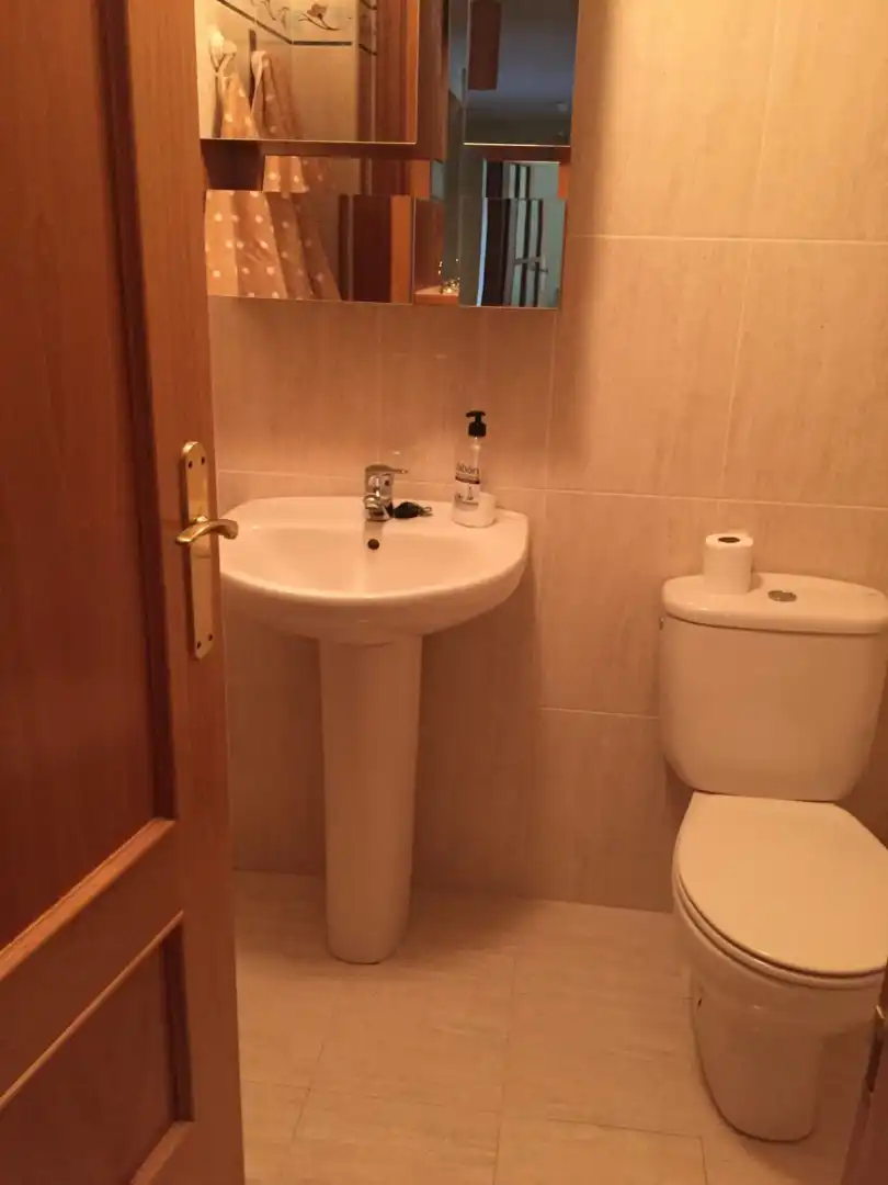 Badezimmer von Wohnung zur Miete in Ribadeo mit Heizung, Parkett und Möbliert