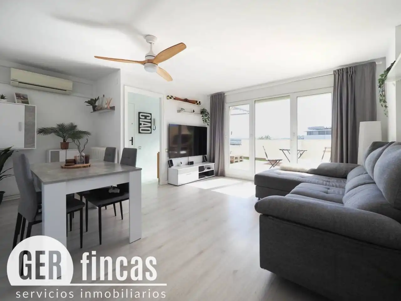 Sala d'estar de Àtic en venda en Ponent