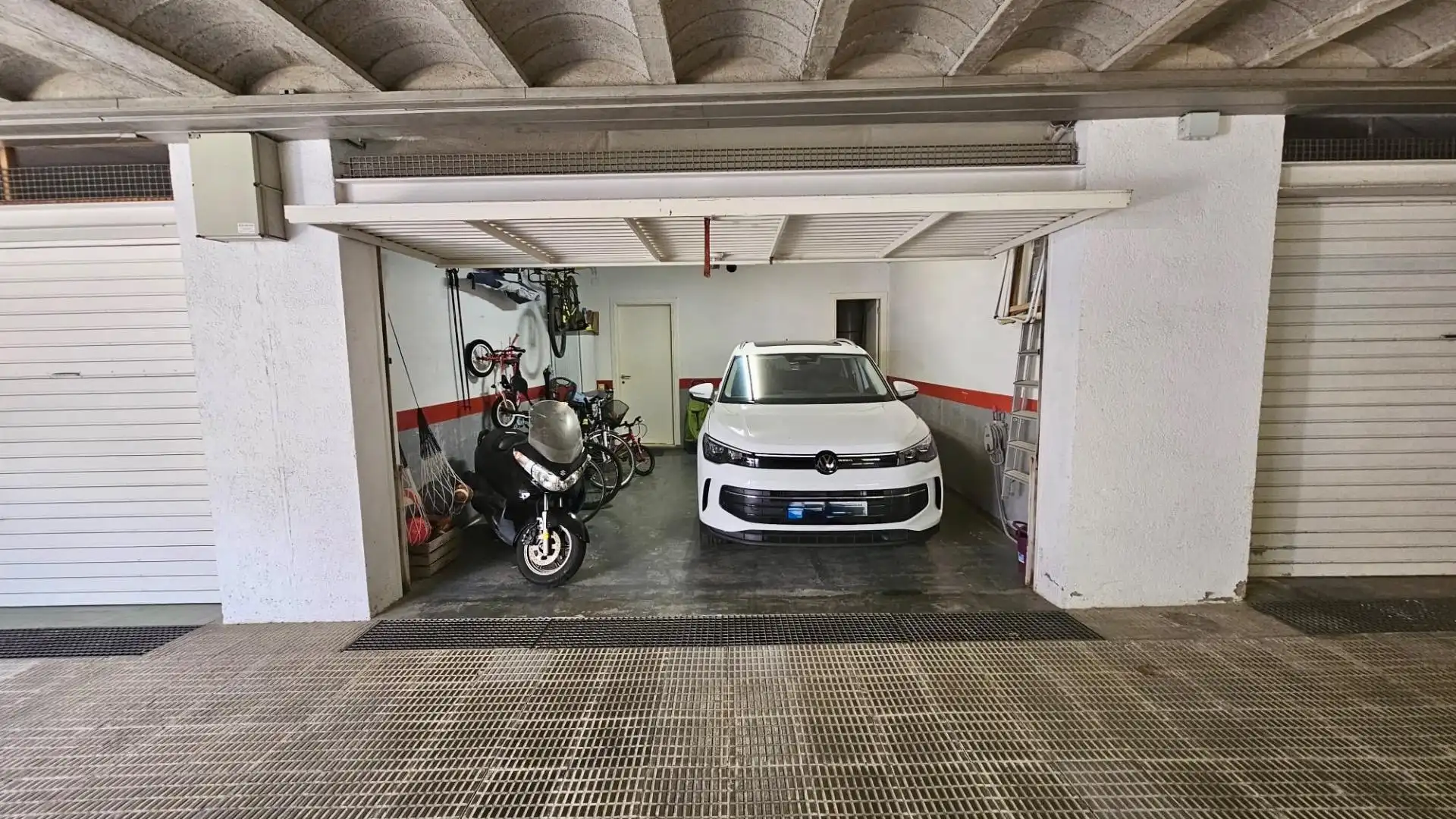 Parking de Casa o chalet en venta en Calella con Aire acondicionado, Calefacción y Jardín privado