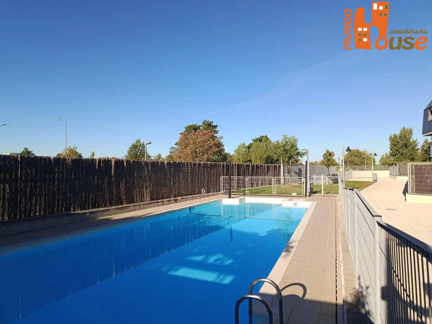 Schwimmbecken von Wohnung zur Miete in Palazuelos de Eresma mit Klimaanlage, Heizung und Terrasse