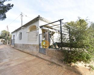 Vista exterior de Casa o xalet en venda en L'Ametlla de Mar  amb Calefacció, Jardí privat i Terrassa