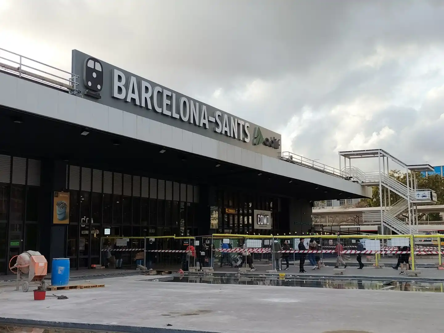 Vista exterior de Local en traspaso en Barcelona con Aire acondicionado, Calefacción y Amueblado