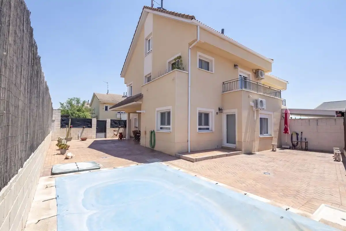 Vista exterior de Casa o chalet en venta en Titulcia con Aire acondicionado, Calefacción y Jardín privado