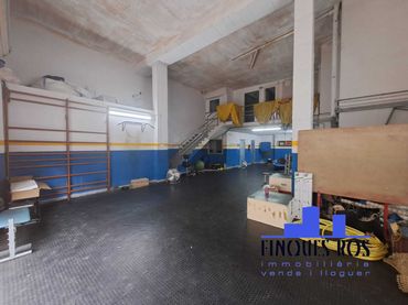 Locale commerciale in vendita a Casco Urbano