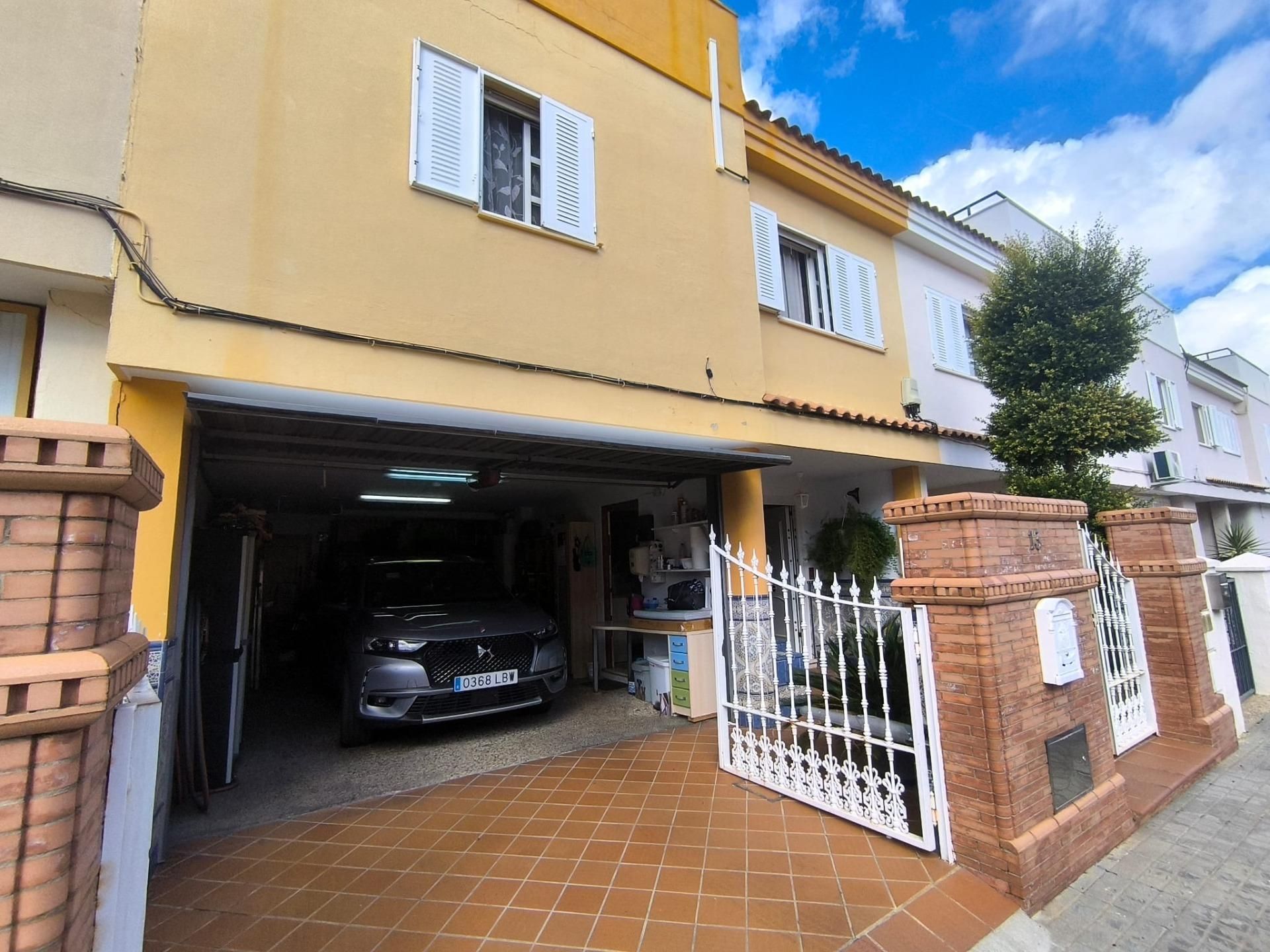 Vista exterior de Casa o xalet en venda en Mairena del Alcor
