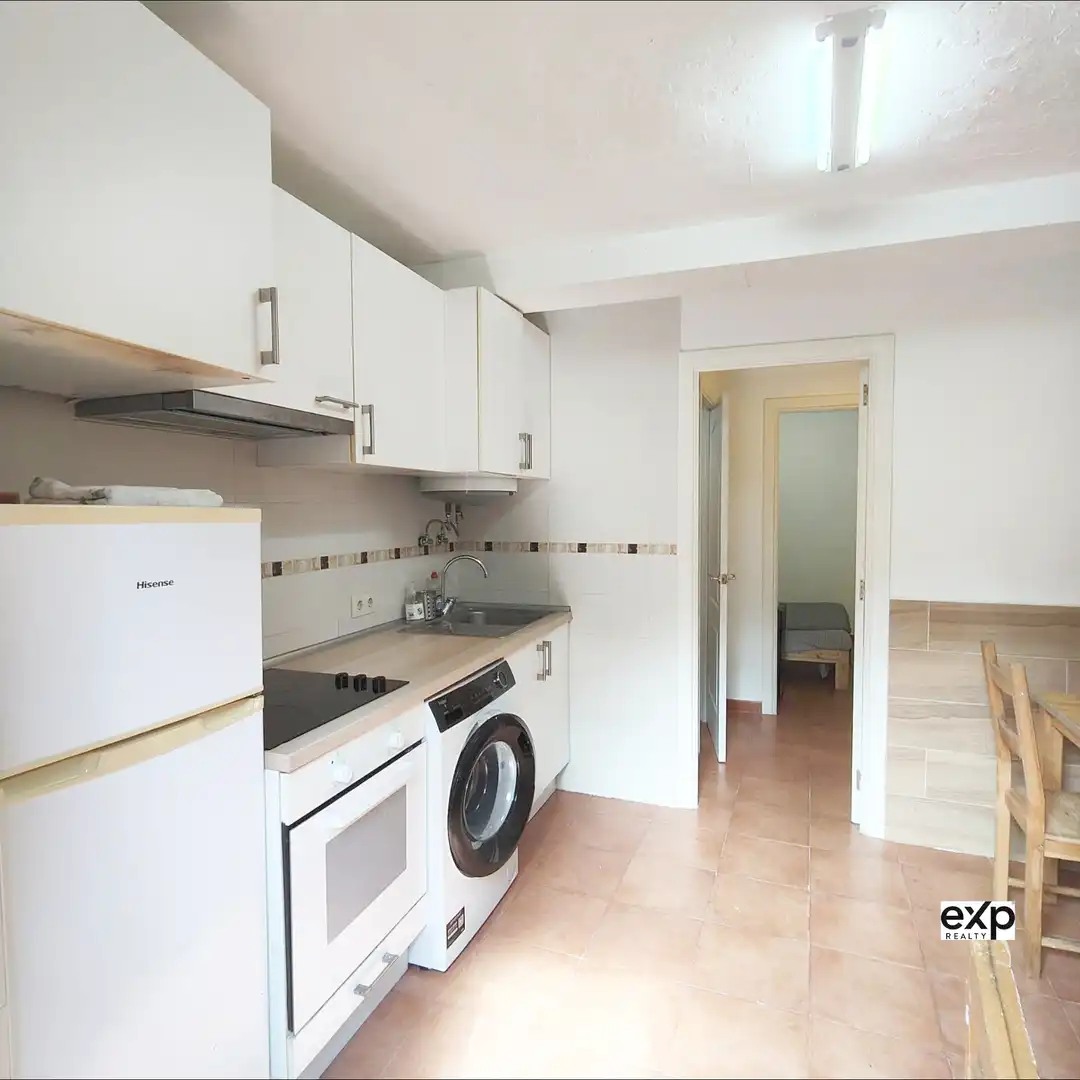 Cuina de Casa adosada en venda en Oviedo  amb Parquet i Moblat
