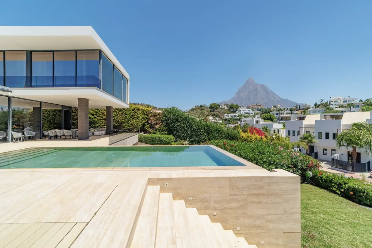 Vista exterior de Casa o chalet de alquiler en Marbella con Aire acondicionado, Jardín privado y Terraza