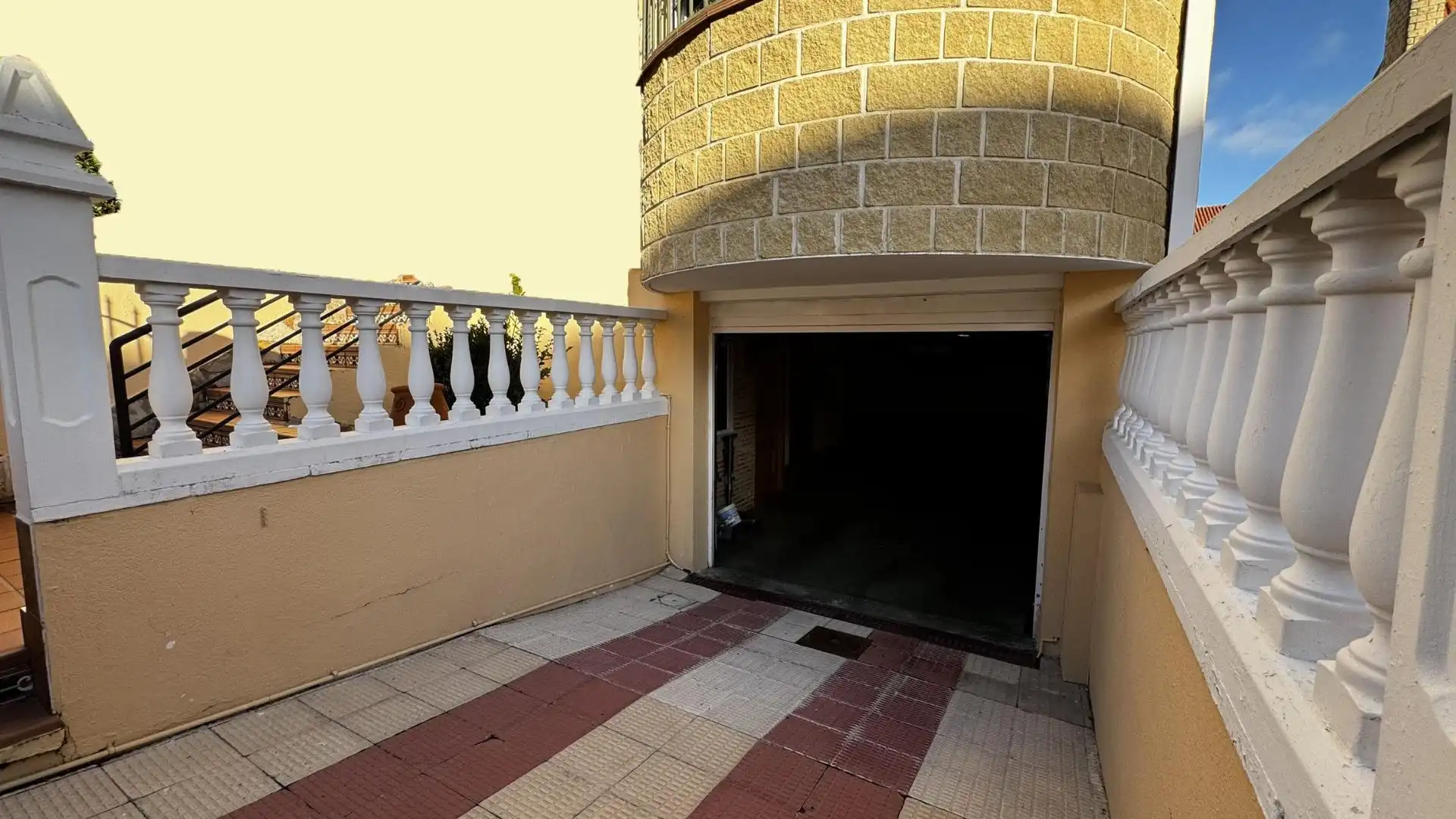 Parking de Casa adosada en venta en Torrejón de la Calzada con Aire acondicionado, Calefacción y Jardín privado