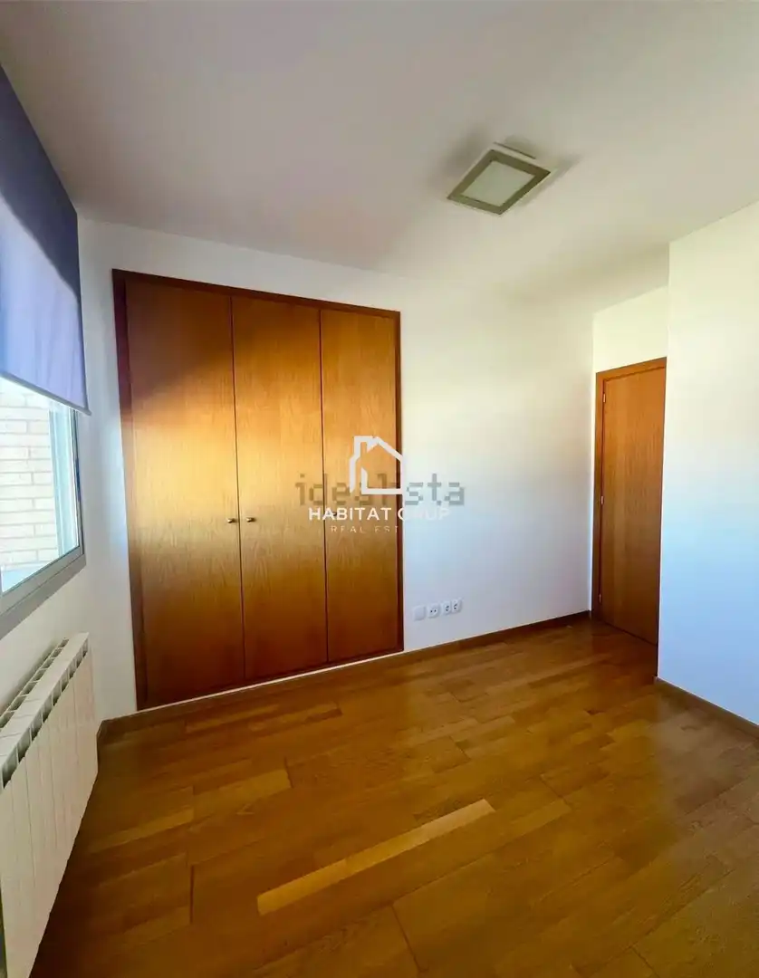Schlafzimmer von Wohnung zum Verkauf in Salt mit Heizung und Terrasse