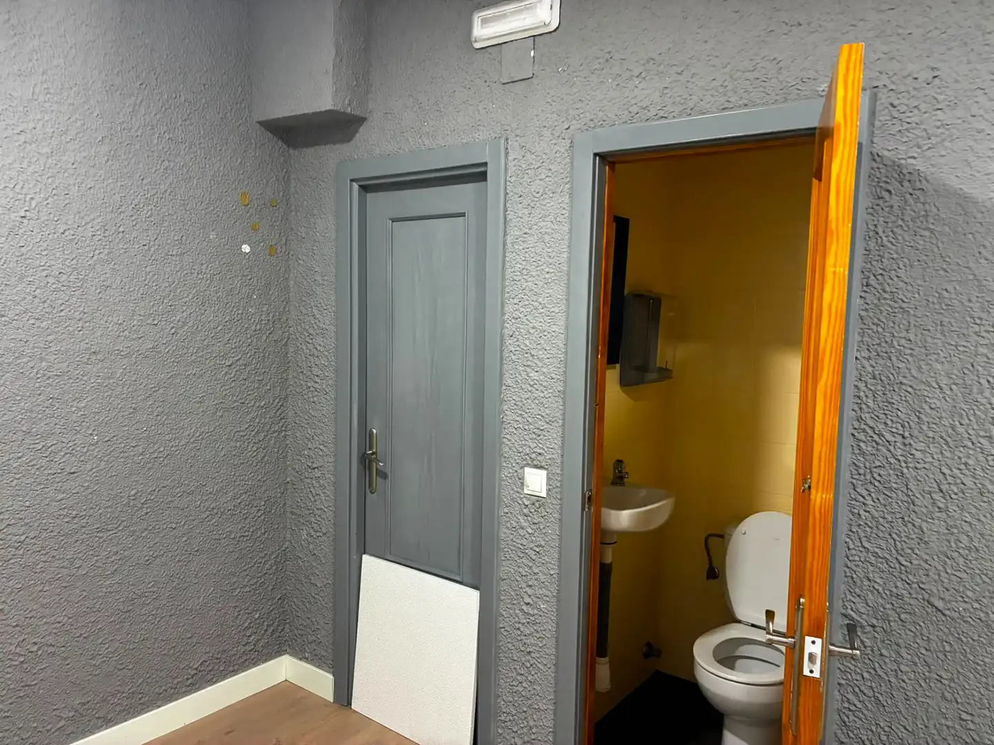 Badezimmer von Geschaftsraum zur Miete in Plasencia