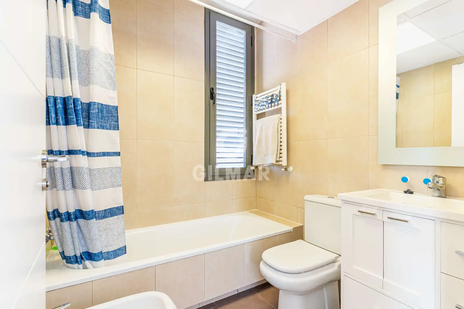 Badezimmer von Einfamilien-Reihenhaus zum Verkauf in Leganés mit Heizung, Privatgarten und Schwimmbad
