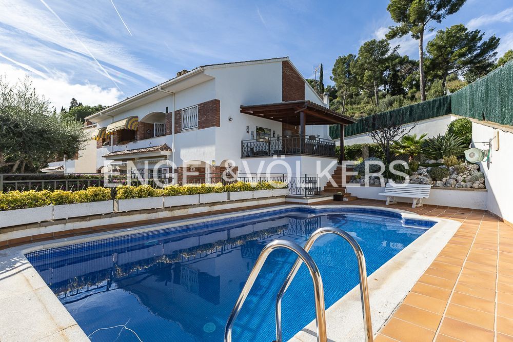 Exterior view of House or chalet for sale in Premià de Dalt  with Heating, Private garden and Terrace