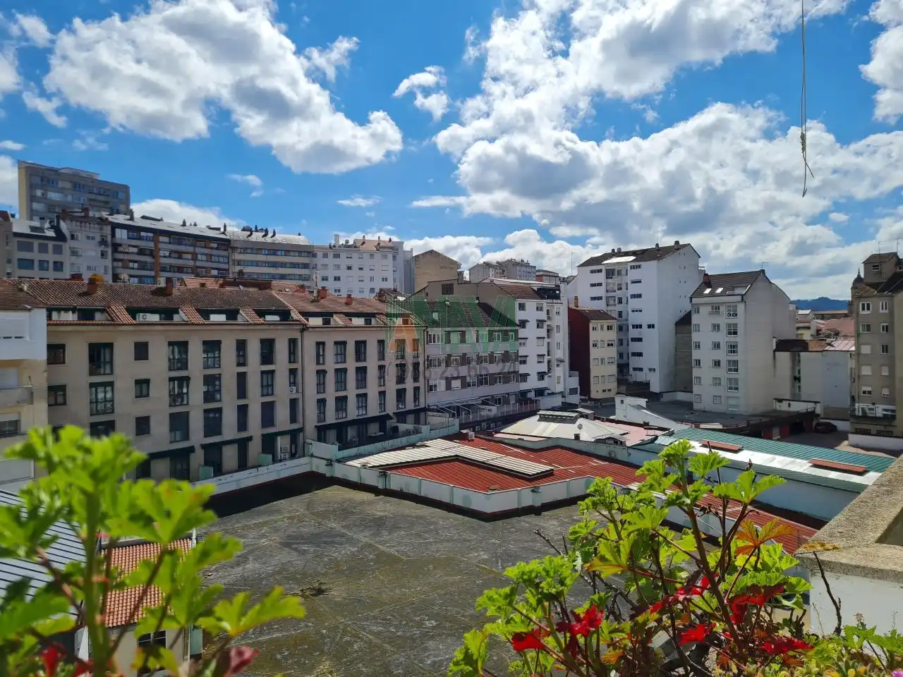 Vista exterior de Dúplex en venda en Ourense Capital  amb Calefacció, Parquet i Traster