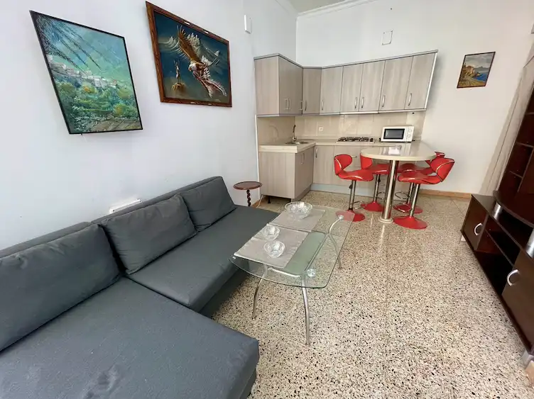 Sala d'estar de Local en venda en Las Palmas de Gran Canaria amb Moblat