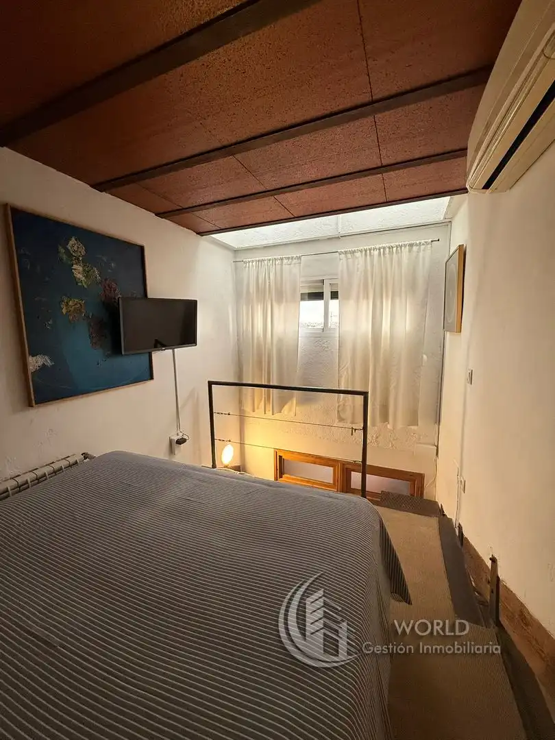 Schlafzimmer von Dachboden zur Miete in Madrid mit Klimaanlage, Heizung und Terrasse