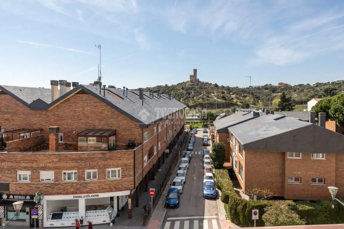 Vista exterior de Pis en venda en Torrelodones amb Aire condicionat, Calefacció i Terrassa
