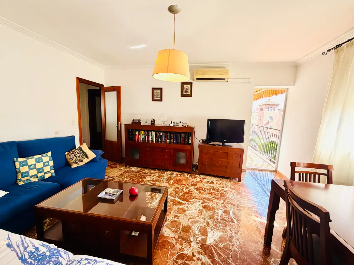 Living room of Flat for sale in Sevilla  with Air Conditioner and Terrace