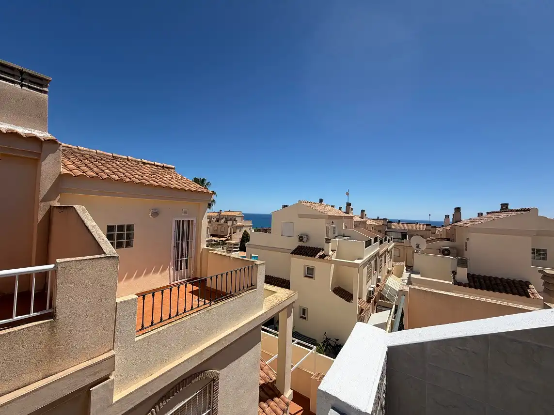 Außenansicht von Haus oder Chalet zum Verkauf in Santa Pola mit Klimaanlage, Privatgarten und Möbliert